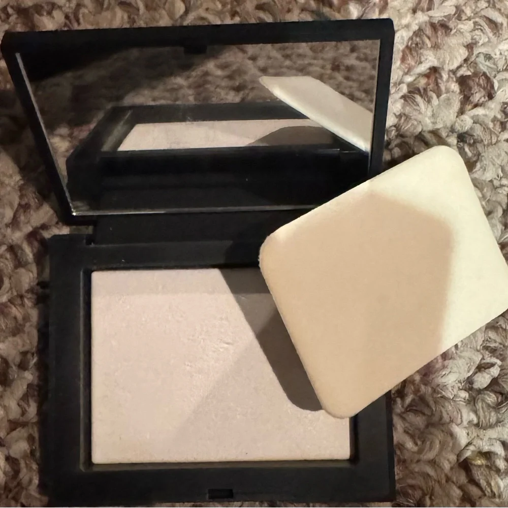 BNIB NARS Translucent Light Reflecting Setting Powder